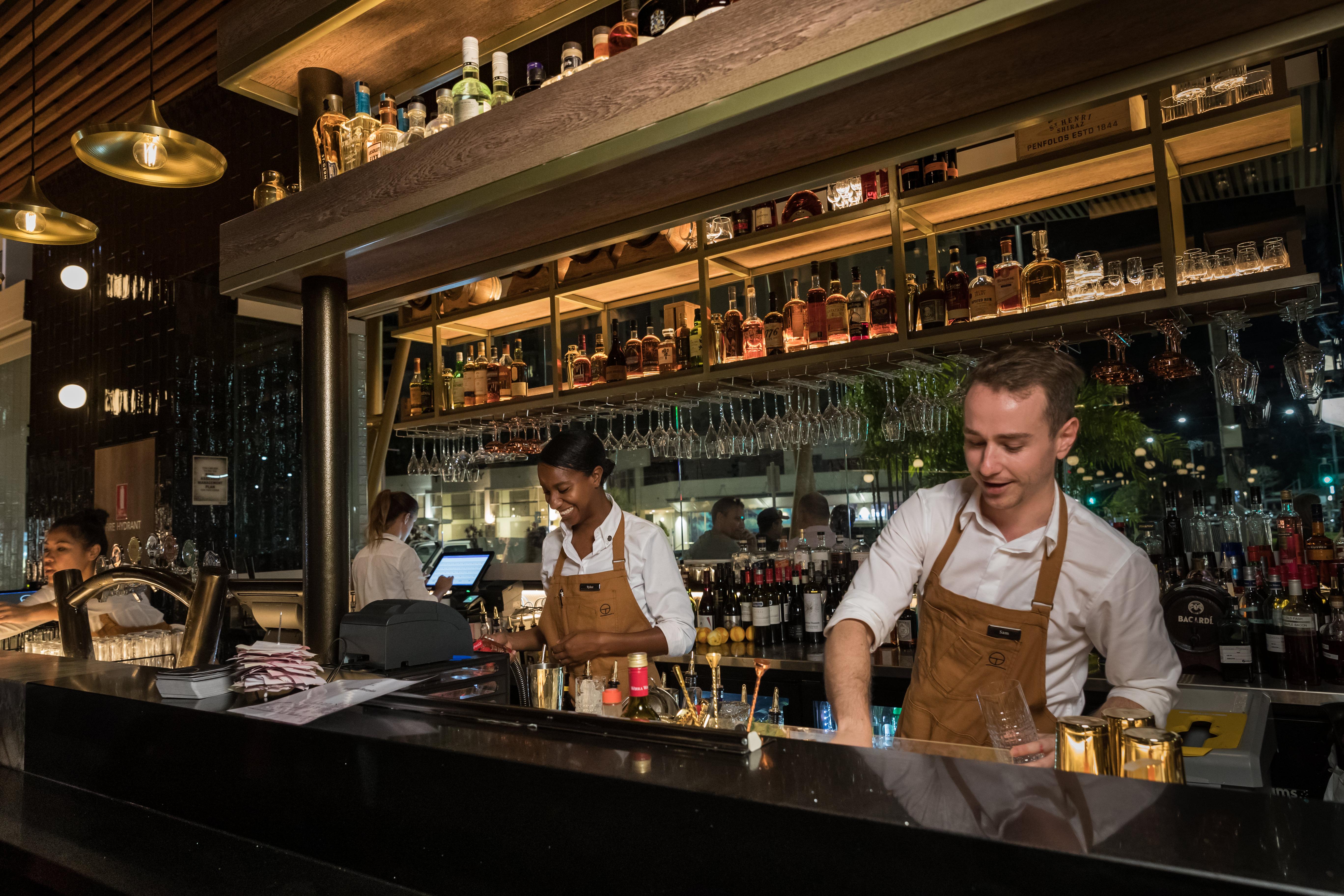 Crystalbrook Bailey Hotell Cairns Exteriör bild The bar at the restaurant