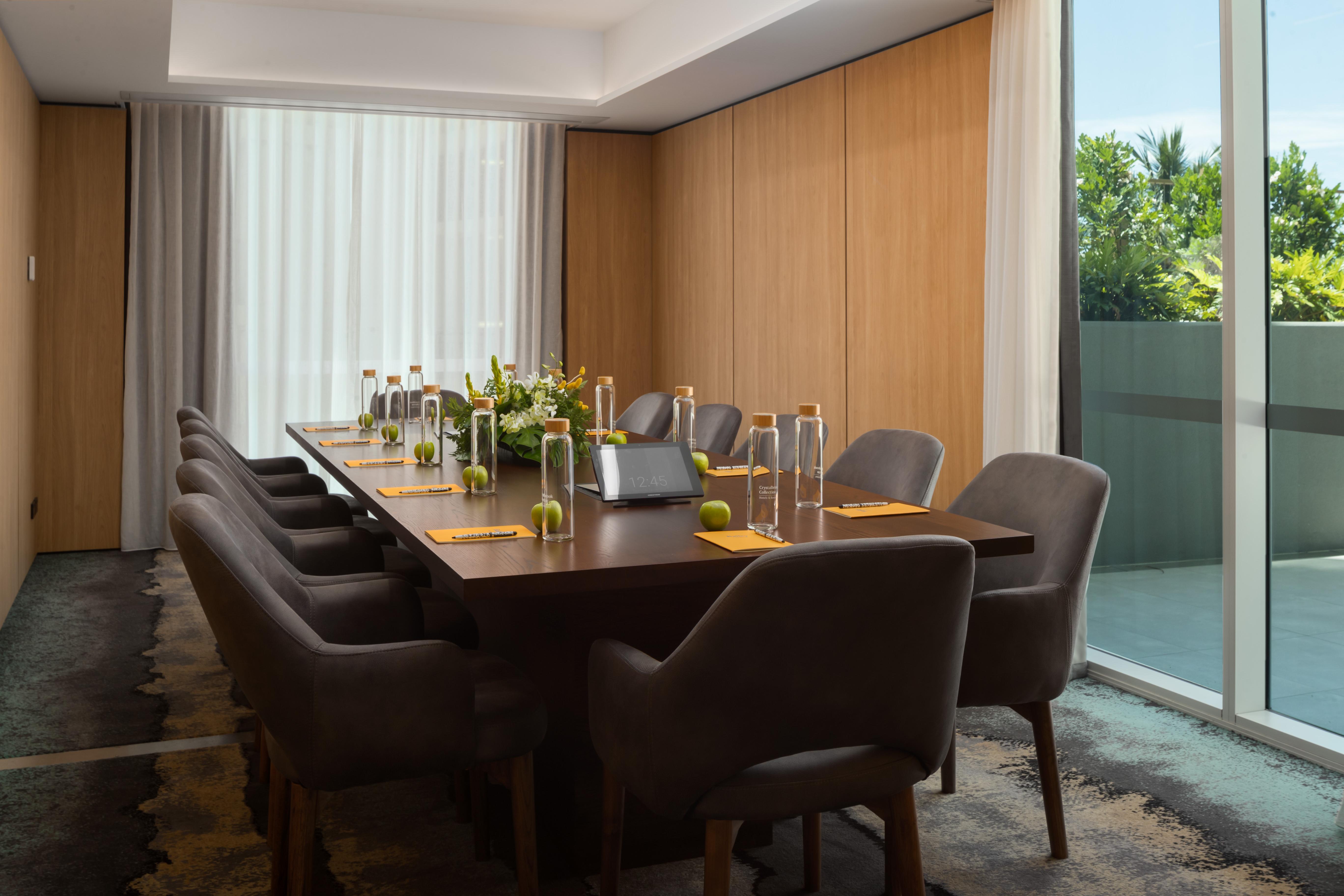 Crystalbrook Bailey Hotell Cairns Exteriör bild Meeting room at the hotel