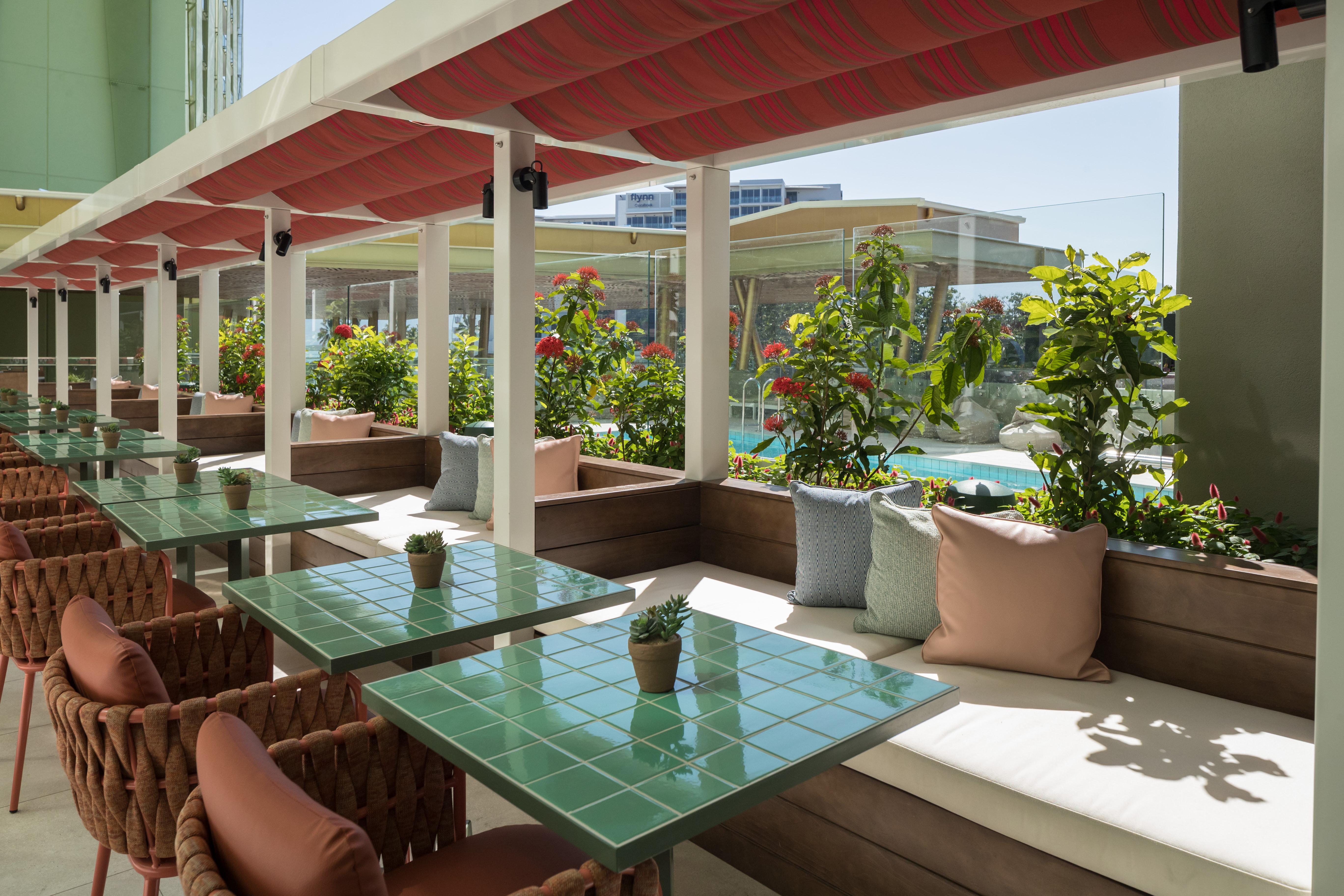 Crystalbrook Bailey Hotell Cairns Exteriör bild The rooftop pool at the hotel