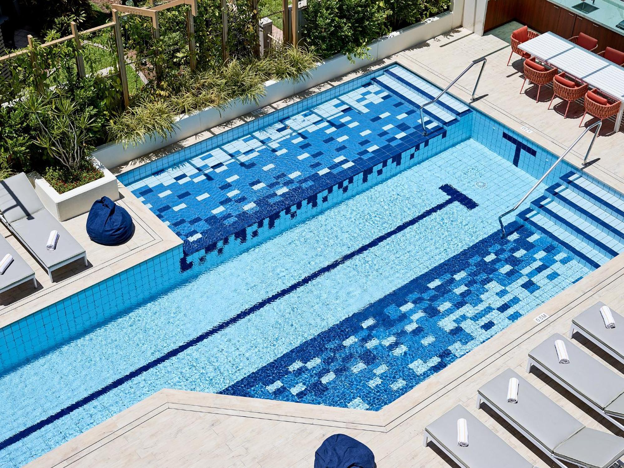 Crystalbrook Bailey Hotell Cairns Exteriör bild A rooftop pool