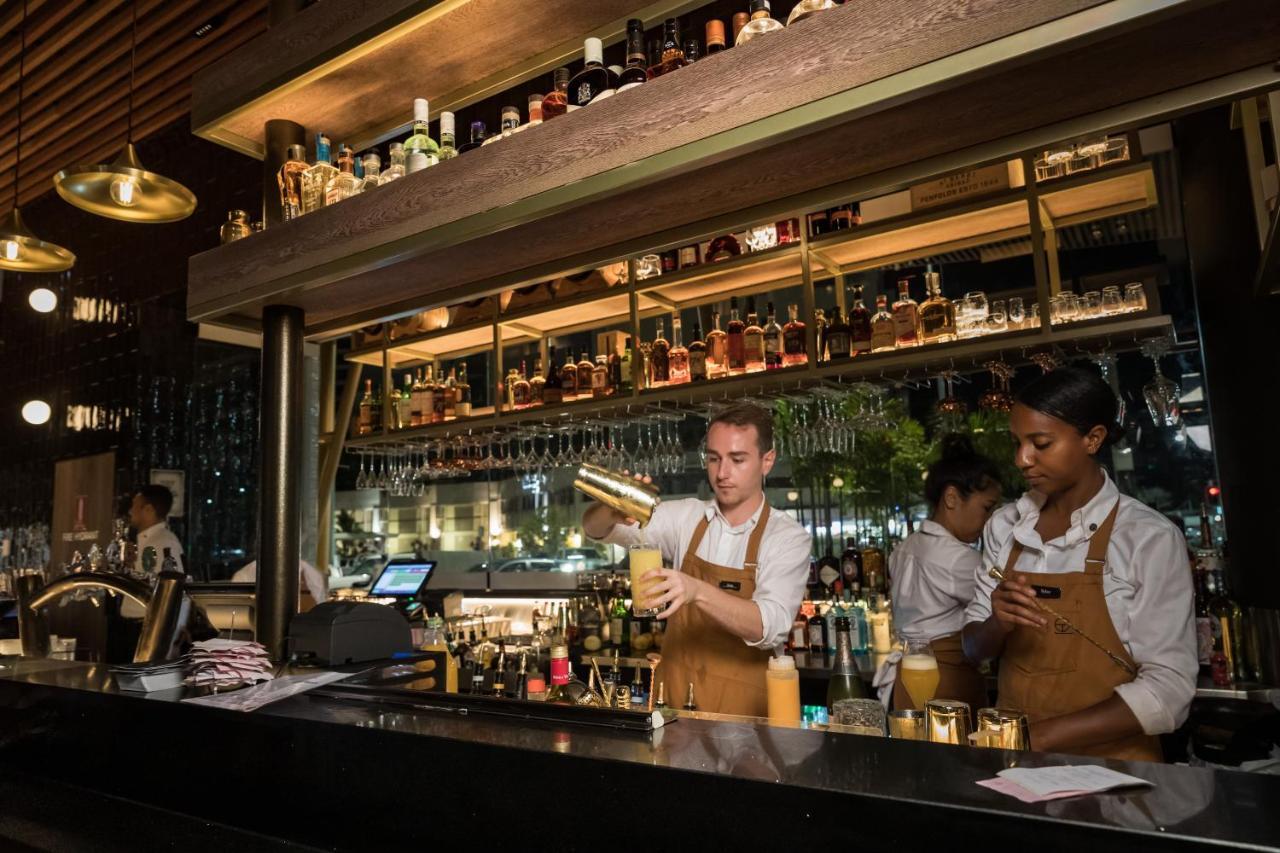 Crystalbrook Bailey Hotell Cairns Exteriör bild The bar at the 1905 Restaurant