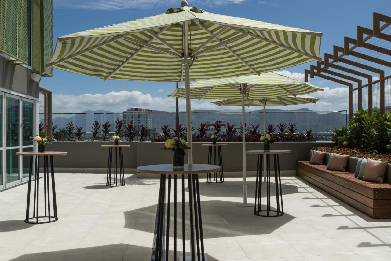 Crystalbrook Bailey Hotell Cairns Exteriör bild The rooftop terrace at the hotel