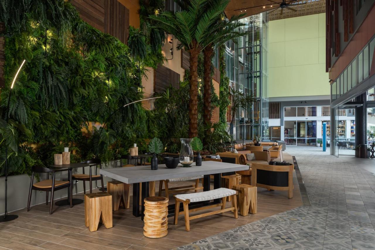 Crystalbrook Bailey Hotell Cairns Exteriör bild The interior of the hotel